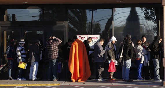 Immigrants line up to apply for California driver licenses at DMV offices January 2, 2015 (Photo by Brian van der Brug/Los Angeles Times via Getty Images)