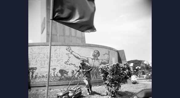 MAN MAINTAINING THE LAWN OF THE MONUMENTO DE AGOSTINHO NETO: This monument to Angola’s first president Agostinho Neto (1922-79) was a gift from North Korea.
