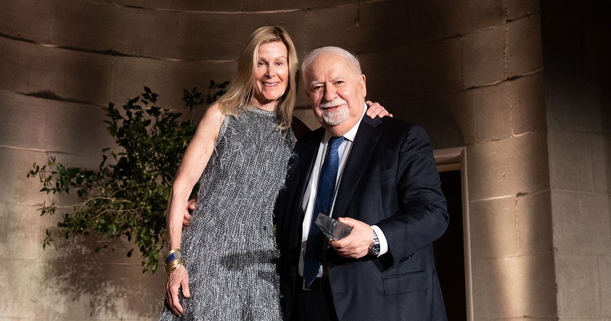 Eileen Shields-West, board chair of Refugees International, with Vartan Gregorian, president of Carnegie Corporation of New York, who was honored with the organization’s McCall-Pierpaoli Award (Photo: Kevin Allen Photography)