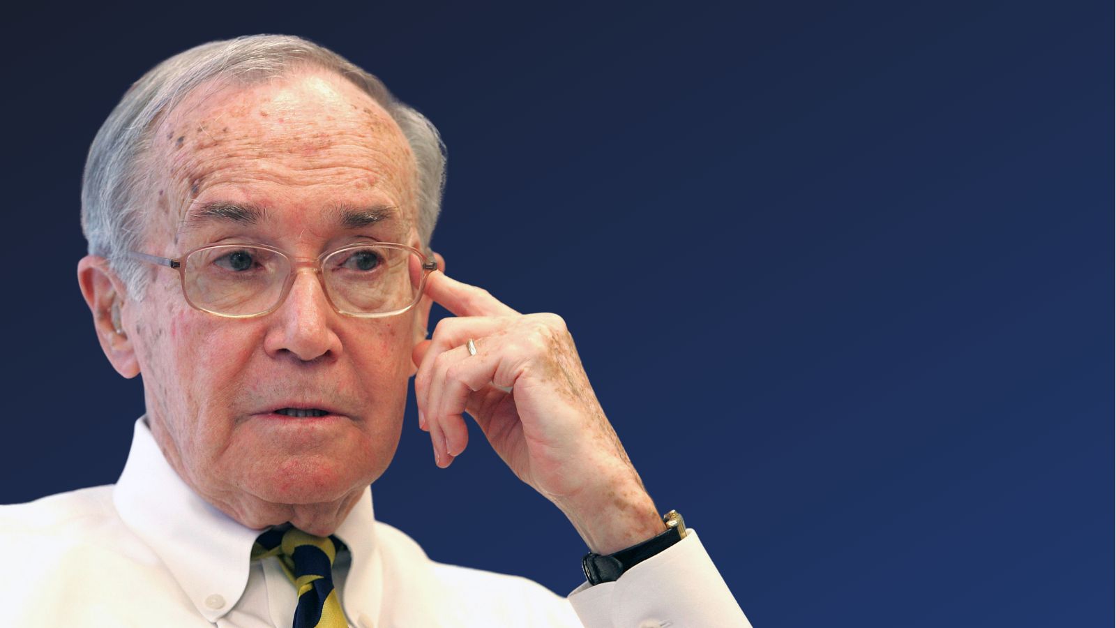 Broadcasting pioneer Newton N. Minow during an interview in June 2008. The Chicago-based lawyer and author served as chairman of the U.S. Federal Communications Commission from 1961 to 1963. (Credit: Tim Boyle/Bloomberg via Getty Images)