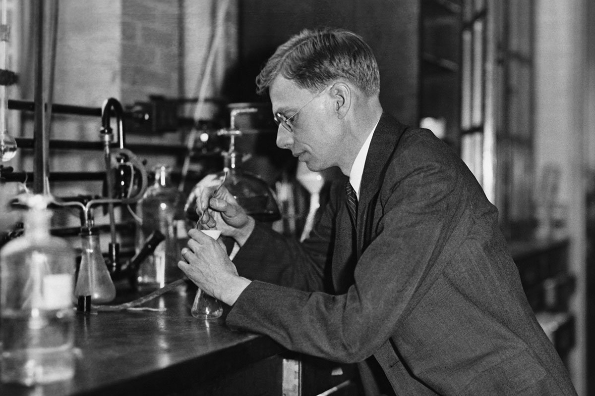 James Conant (1893–1978), winner of the 1931 Chandler Medal for achievement in science, at work in his laboratory. (Hulton-Deutsch Collection/Corbis via Getty Images)