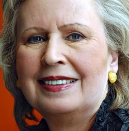 Manuela Hoelterhoff